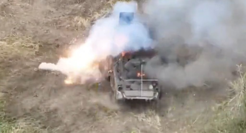 Згорів на роботі: Українські силовики знищили дуже незвичайний БТР, який мав допомогти рашистам придушити атаку ЗСУ.