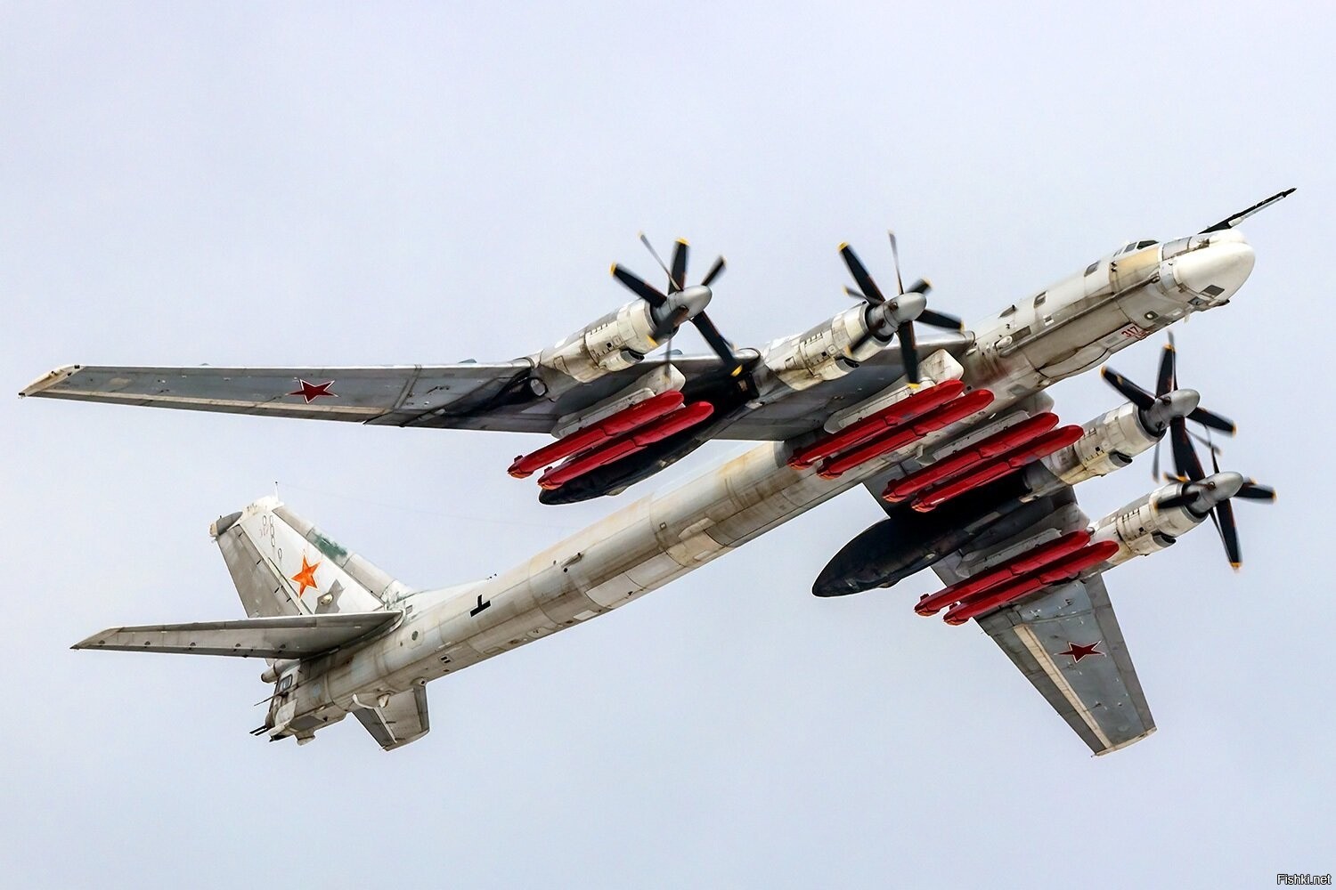 Літаюча небезпека: особливості крилатих ракет Х-101, якими Росія обстріляла Україну