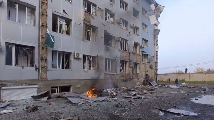 Вночі в Бердянську, попередньо, було знищено готель “Дюна”, де мешкали високопоставлені військові РФ.
