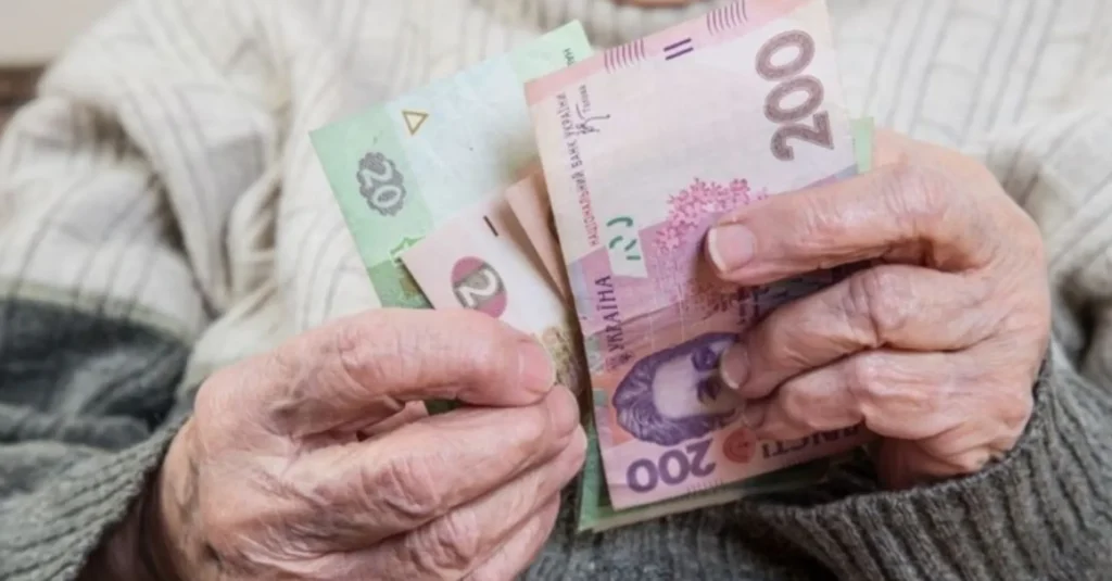 Понад 10 000 гривень пенсії в Україні: Скільки українців отримують такі виплати, статистика
