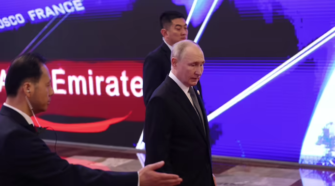 Путін у Китаї з’явився в оточенні офіцерів із ядерною валізою
