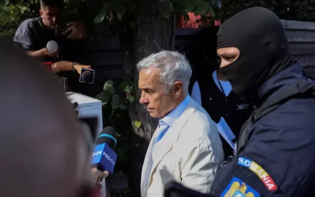 Протести під стінами СІЗО: прихильники Кэліна Джорджеску розбили табір у Бухаресті