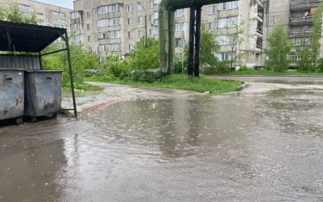 Стихія в Узбекистані: сильні дощі затопили двори та підвали в Ташкентській області